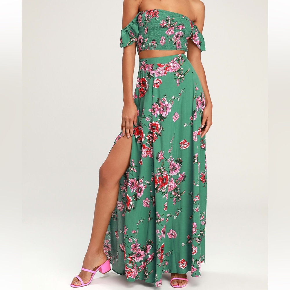 🌺Lulu’s Green Floral Print Two-Piece
Maxi Dress